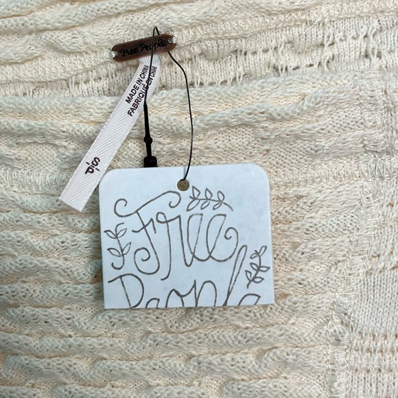 Free People Extra Textured Crème Pull Over Sweater Women’s Size Small New - Picture 4 of 12